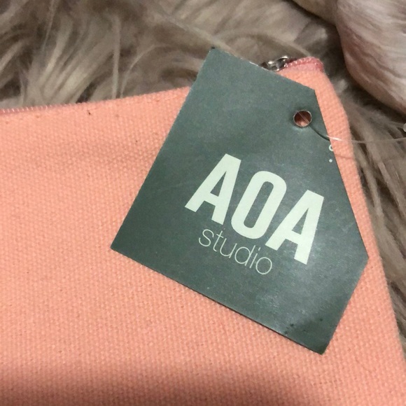 FREE WITH $25 purchase-NWT-Cloth MakeUp/Carryall Pouch-Zip Top-Pink-Libra Logo - Picture 4 of 9